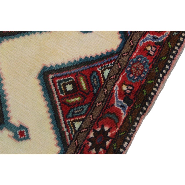 Textile Vintage Hand-Knotted Wool Runner Rug – 2.6 X 9.9 Ft – Ivory Red For Sale - Image 7 of 8