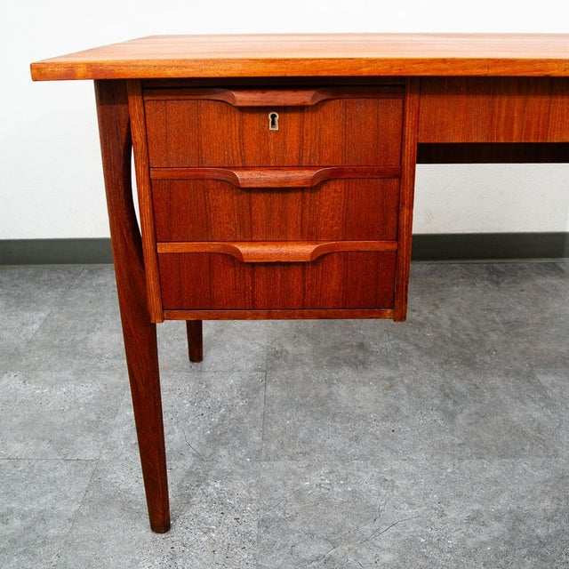 1960s Mid Century Danish Modern Desk Executive Teak 7 Drawer Floating Doors Locking Nm For Sale - Image 12 of 12