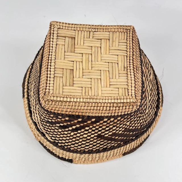 Early 20th Century Early 20th Century Rare Tonga Binga Basket Bowl 11inch MATTER COLLECTION For Sale - Image 5 of 6