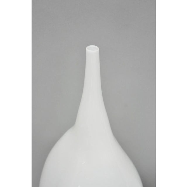 Decorative Modern White Bulbous Art Glass Vessel Vase by Lazy Susan - 2 Pc Set For Sale In Philadelphia - Image 6 of 18