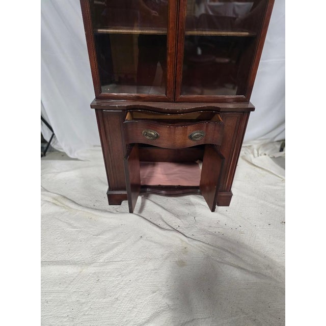 Mid 20th Century Vintage Mahogany Curio Cabinet With Glass Doors & Serpentine Base For Sale - Image 5 of 6
