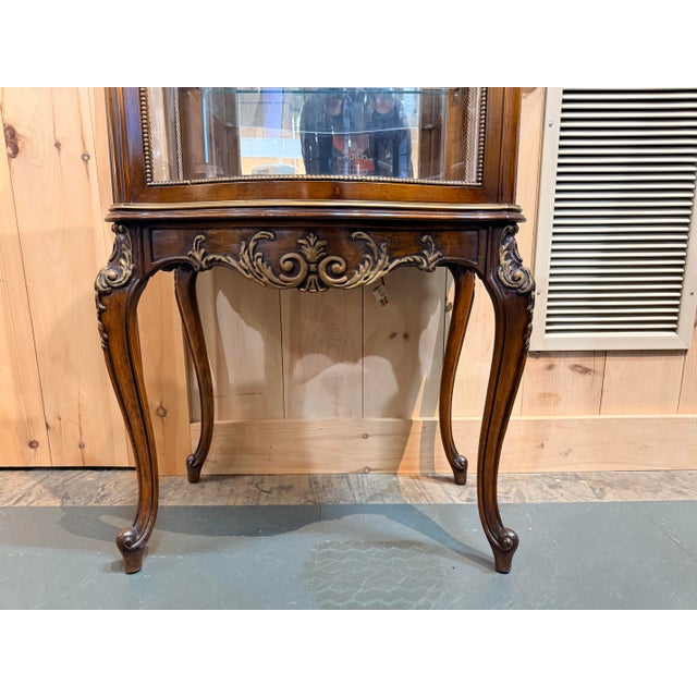 Mid 20th Century Mid 20th Century Louis XV Style Glass Curio Cabinet With Cabriole Legs and Curved Silhouette For Sale - Image 5 of 8