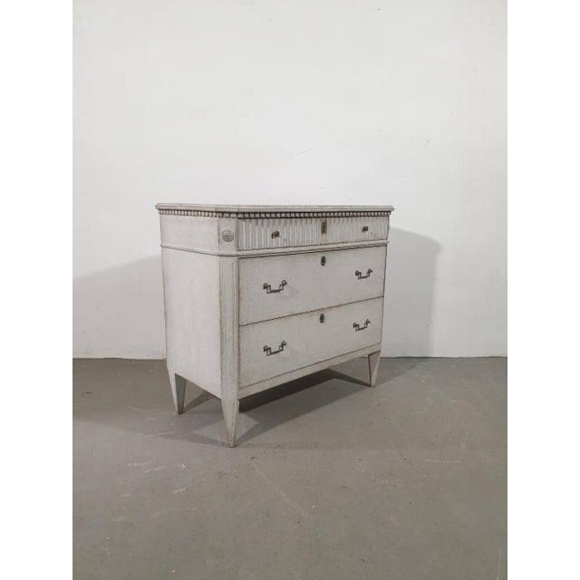 Swedish Gustavian Style 1860s Gray Painted Three-Drawer Chest with Carved Drawer For Sale - Image 4 of 10
