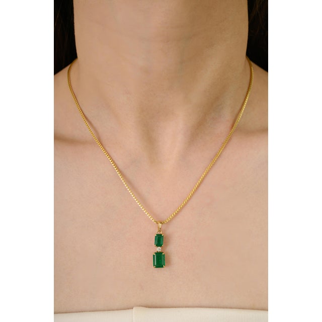 2.86 Carat Zambian Emerald & Diamond Solitaire Pendant in 14k Yellow Gold For Sale - Image 4 of 11