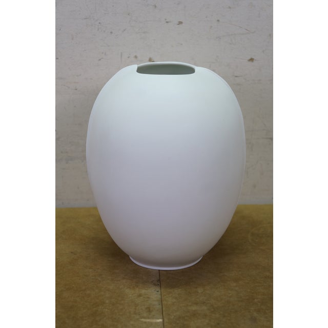 Hutscheneruther 1980s German Hutschenreuther White Bisque Porcelain Bulbous Vase Urn 10" For Sale - Image 4 of 13