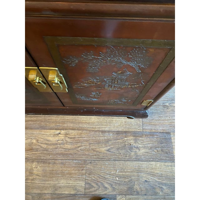 1980s Drexel Heritage Cherry Wood China Display Cabinet For Sale - Image 4 of 10
