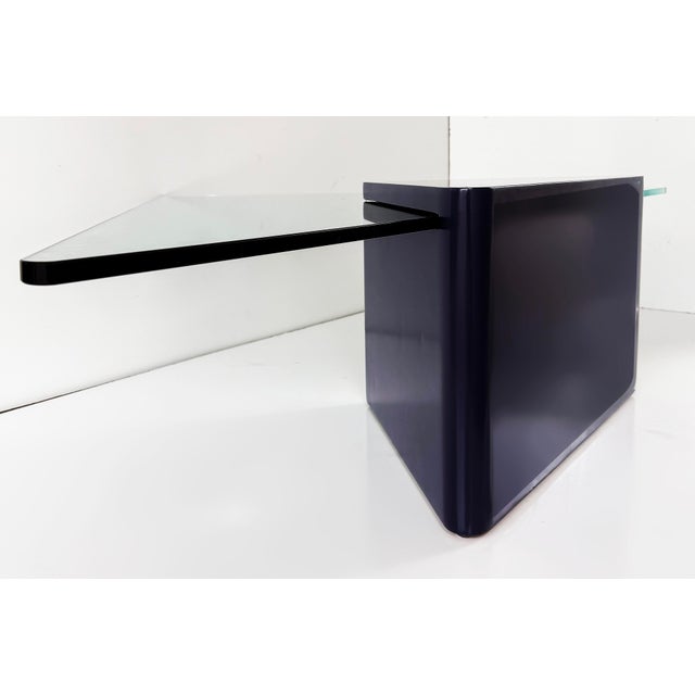 Late 20th Century Lacquered Modern Triangle Coffee Tables With Glass, in Deep Midnight Blue 2 Aailable For Sale - Image 5 of 7