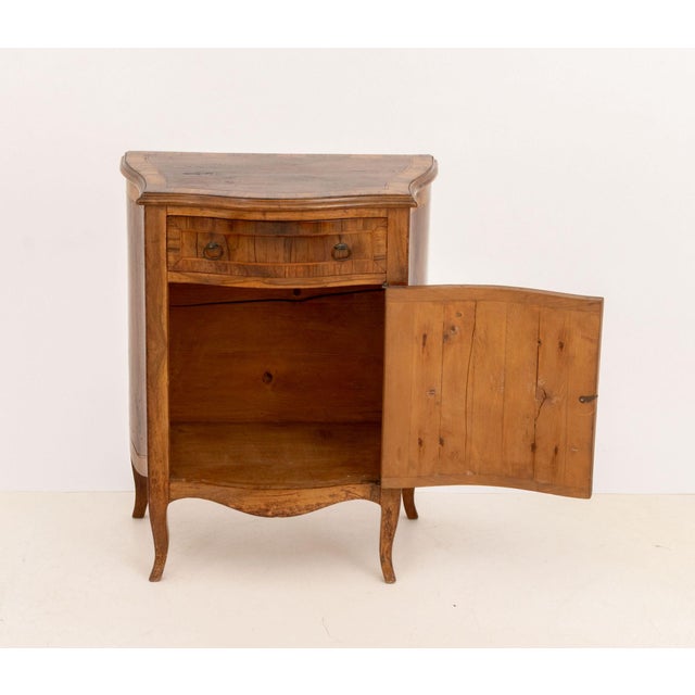 Italian Walnut Serpentine Commode For Sale - Image 4 of 9