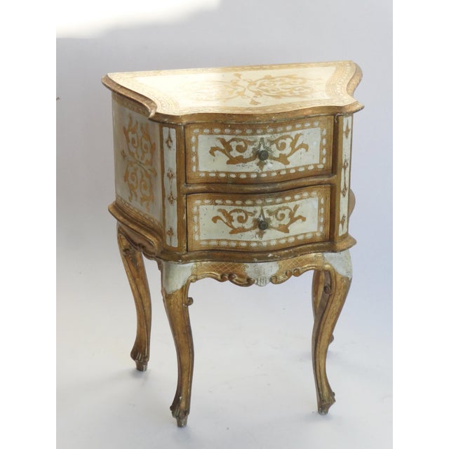 Mid-Century Florentine Italian Gold and White Gilt Side Table Nightstand, 1960s For Sale - Image 4 of 10