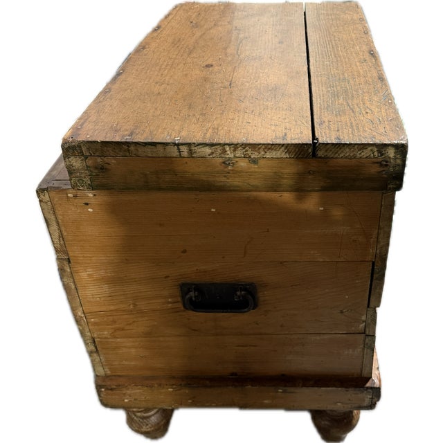 1860s English Pine Antique Ice Box With Zinc-Lined Interior on Turned Legs For Sale - Image 10 of 17