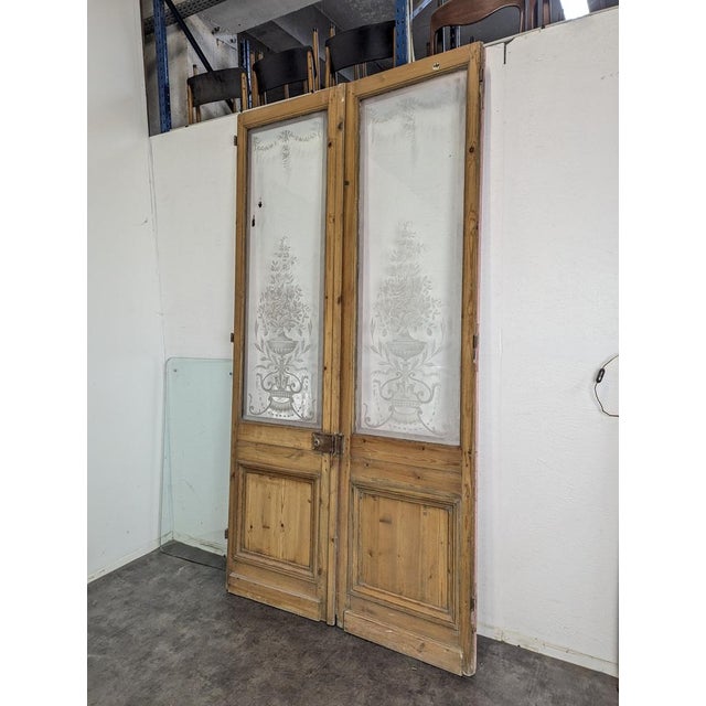 Early 20th Century Engraved Glass Doors, Set of 2 For Sale - Image 3 of 9