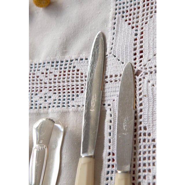 Ivory Large French Cutlery Set for Twelve People from Le Couvert Français Coquille, 1930s, Set of 75 For Sale - Image 8 of 9
