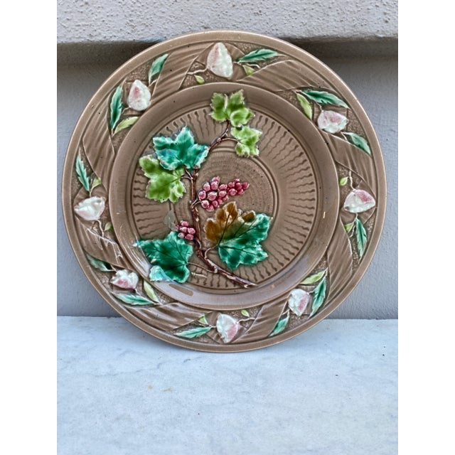Late 19th Century French Majolica Grape & Flowers Plate Luneville, Circa 1880 For Sale - Image 5 of 10
