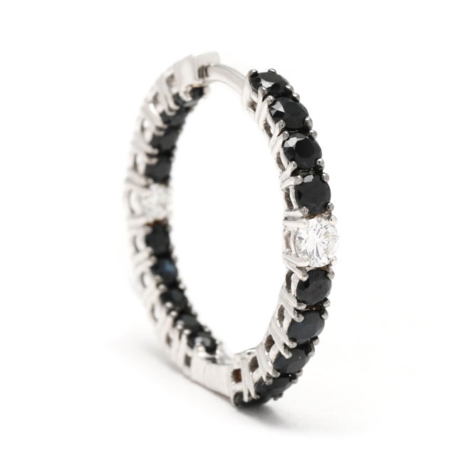 Stones: black sapphire round 2 - 2.3 mm approximately 1.62 total carats diamond round brilliant cut 2.25 - 2.3 mm...