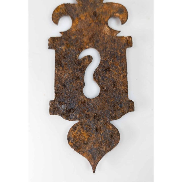 American 18th Century or Earlier American or German Wrought Iron Escutcheon Plate Lock For Sale - Image 3 of 8