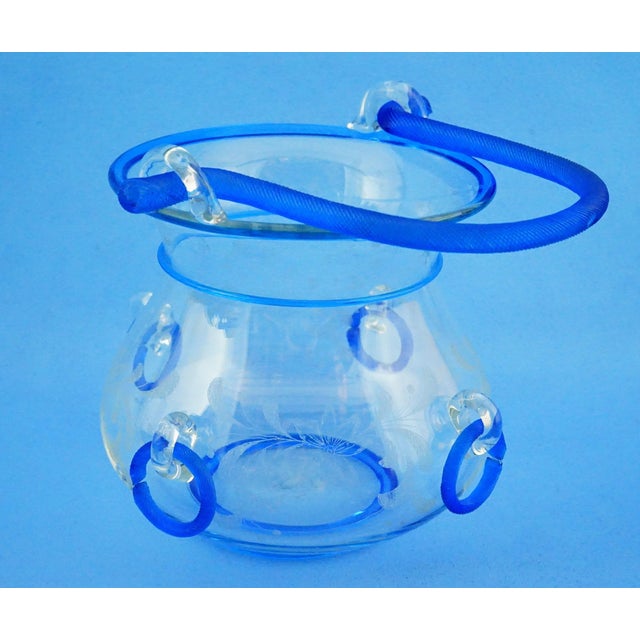 Measurements: height: 16.5 cm; width: 18.5 cm; depth: 18.5 cm; with raised handle: height: 25.5 cm; diameter: 18 cm;...