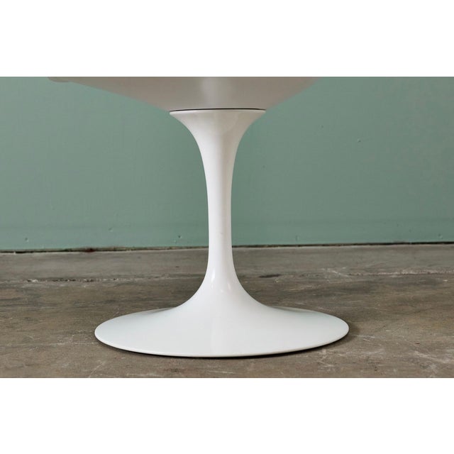 Set of 4 Eero Saarinen for Knoll Tulip Chairs in White & Black Leather For Sale - Image 16 of 18