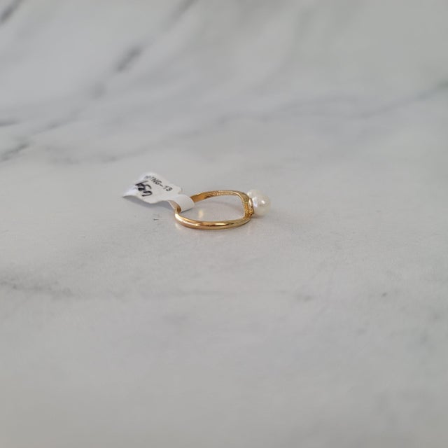 2020s 5MM Cultured Pearl Cluster Ring 14k Yellow Gold, Size 8 For Sale - Image 5 of 5