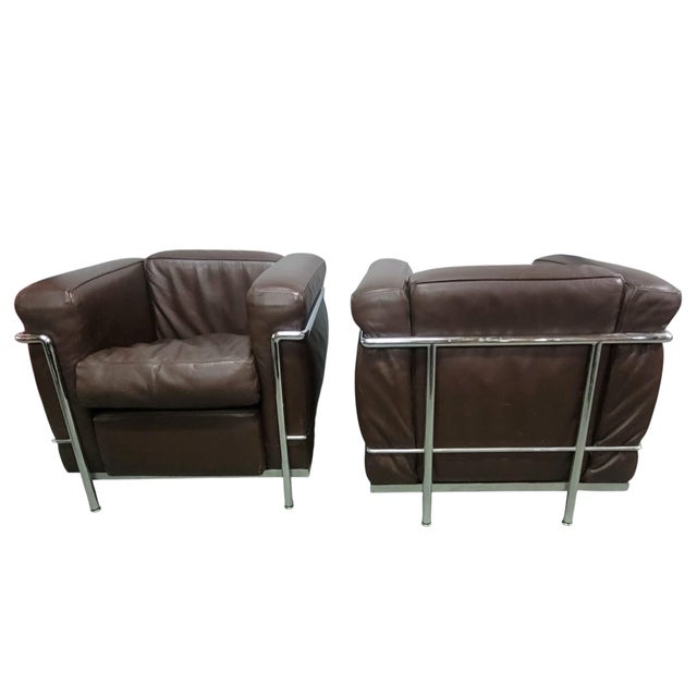 Pair of LC2 armchairs "Fauteuil Grand Confort, petit modèle" Le Corbusier - Pierre Jeanneret - Charlotte Perriand – Design...