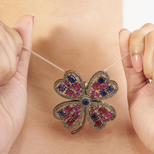 Circa 1890s Style 6.25 Ct Ruby & Kyanite Four Leaf Clover Christmas Brooch Pendant For Sale - Image 4 of 15