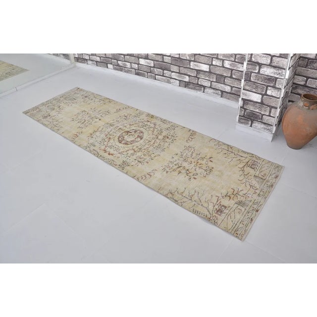 1960s Vintage Hand-Knotted Turkish Runner, Detailed Cream and Yellow Anatolian Rug For Sale - Image 5 of 10