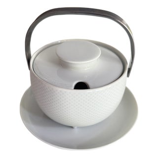 White Gravy Boat with Plate by Tapio Wirkkala for Rosenthal, 1982, Set of 2 For Sale