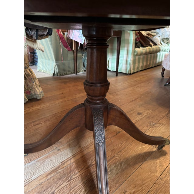 American Mid 19th Century Duncan Phyfe-Style Walnut Table For Sale - Image 3 of 10