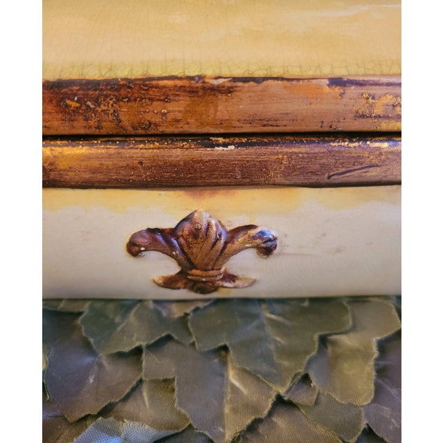 Vintage Ceramic Pale Yellow, Green Gold Fleur De Lis Decorative Storage Box For Sale - Image 9 of 10
