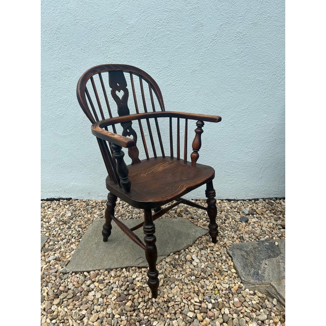 Late 18th Century English Windsor Chairs Original Early Oak Complete Set of 8–6 Side Chairs, 2 Broad Armchairs With Heart Splat Backs For Sale - Image 9 of 12
