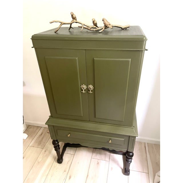 Vintage Display Cabinet With Woven French Panels — 20th Mid-Century For Sale - Image 10 of 10