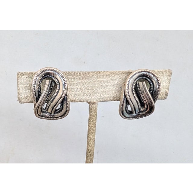 Vintage 1950s Signed Napier Silvertone Knot Clip Earrings-2 Pieces For Sale In Philadelphia - Image 6 of 9