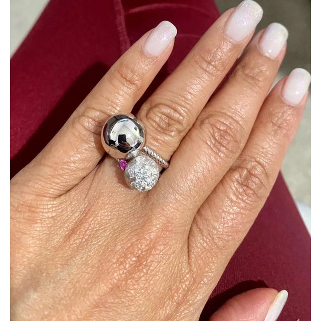 Metal 0.26 Carats Natural Diamond Pink Sapphire White Gold Statement Ring, Size 7 For Sale - Image 7 of 10