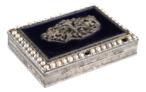 Snuffbox in Silver with Glass and Beads