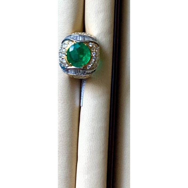 Gemstone 7 Carat Round Colombian Emerald and Diamond 18 Karat Gold Ring, Estate, Unisex For Sale - Image 7 of 18