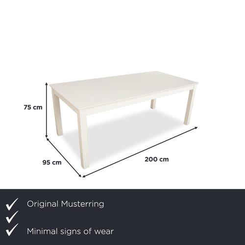 Here you'll find a dining table from Musterring that impresses with its understated elegance and high-quality...