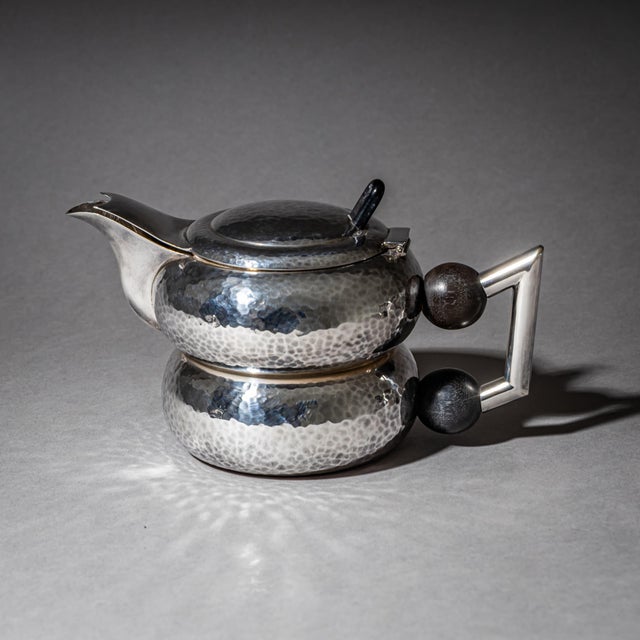 1990s 20th Century Art Deco Three-Piece Tea and Coffee Service with Hammered Surface, 1990s, Set of 3 For Sale - Image 5 of 14