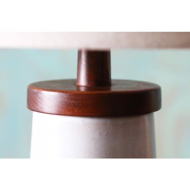 White 1960s Gordon and Jane Martz M-166 Lamp for Marshall Studios White With Tan Incisions For Sale - Image 8 of 9