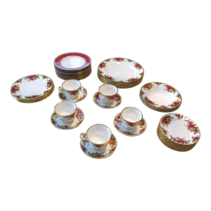Royal Albert 1960s "Old Country Roses" Dinner Service 34 Piece & 8 Christmas Plates Set