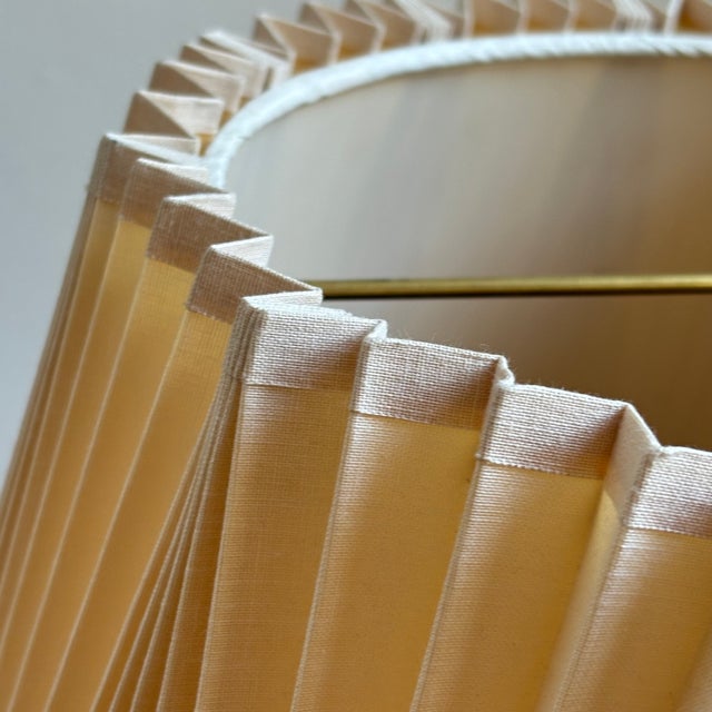 Mid-20th Century Alternating Inverted Knife Pleat Stiffel Lamp Shade For Sale - Image 12 of 18