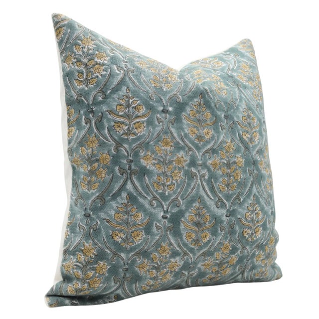 Bring timeless elegance to your space with our Vishal Pushp cushion cover, a tribute to the grandeur of nature through...