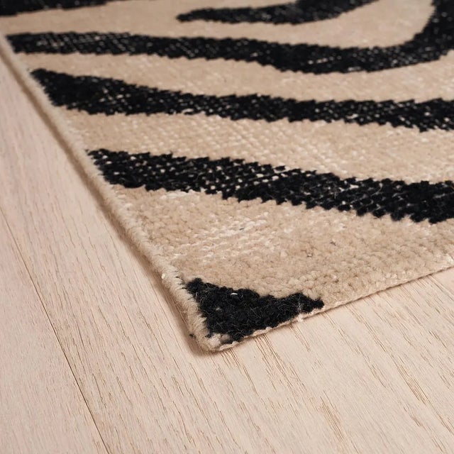 Abstract Schumacher Zebre 9' x 12' Hand-Knotted Rug in Ivory/ Black For Sale - Image 3 of 5