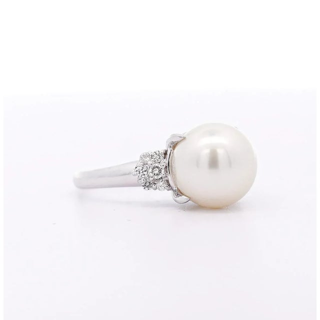 2000 - 2009 11mm White Cultured Pearl and Round Cut Diamonds in Filigree Platinum Ring Size 7.25 For Sale - Image 5 of 7