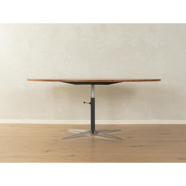 Classic height-adjustable coffee table from the 1960s. High-quality walnut veneer tabletop with solid wood edge and square...