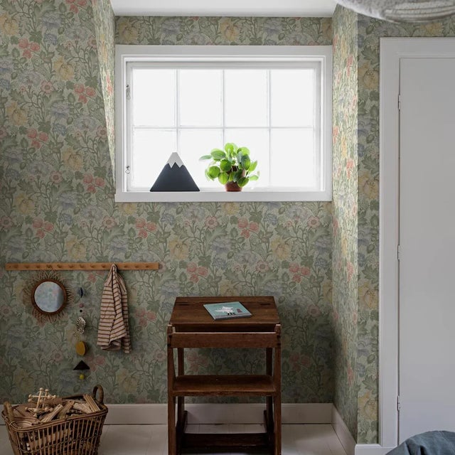 Borastapeter Sample - Borastapeter Jane Mural in Leaf For Sale - Image 4 of 5