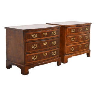 Henredon Georgian Banded Mahogany and Burl Wood Bow Front Bedside Chests, Pair For Sale