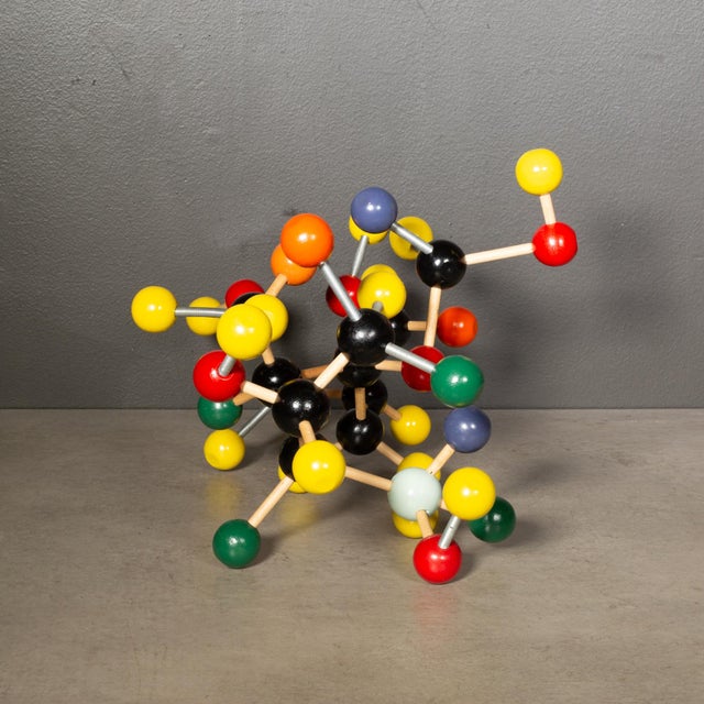 ABOUT Dive into mid-century science with this charming 1960s classroom molecular model kit. Nestled in its original box...