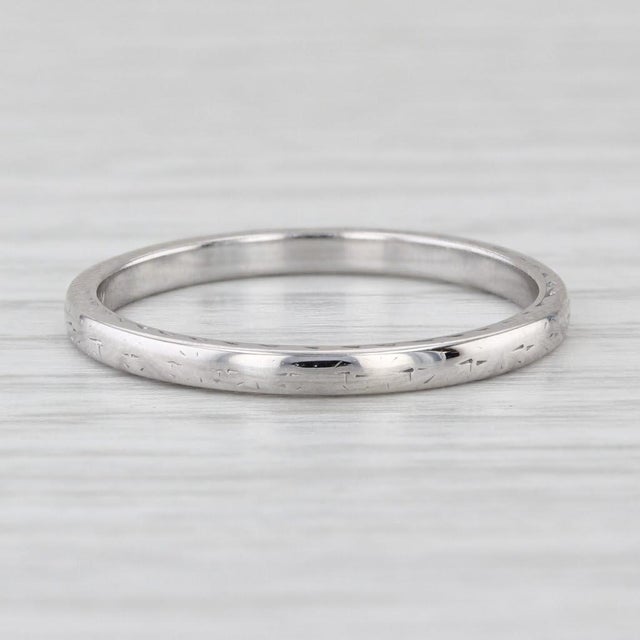 Metal Wheat Etched Wedding Band 18k White Gold Size 8.5 Stackable Ring, Size 8.5 For Sale - Image 7 of 8