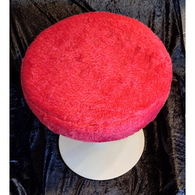 Vintage Stool with White Metal Frame and Pink Seat Cover, 1970s For Sale - Image 3 of 5