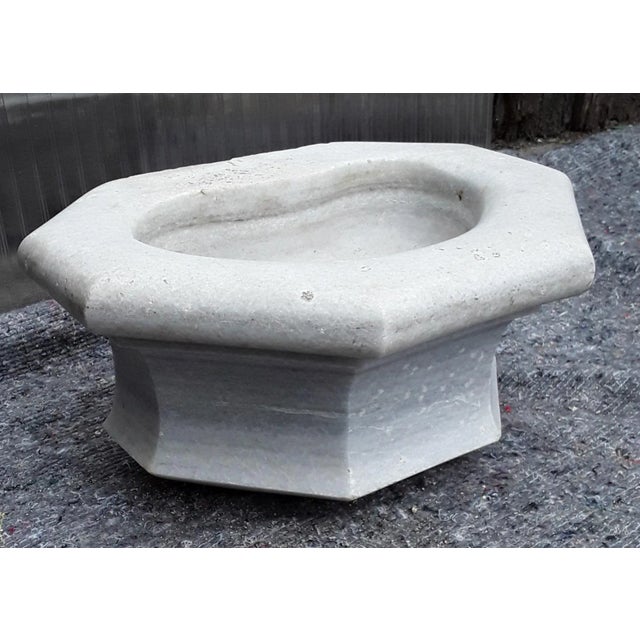 Bird Bath in White Marble with Iron Wall Anchor, 1900s For Sale - Image 4 of 6