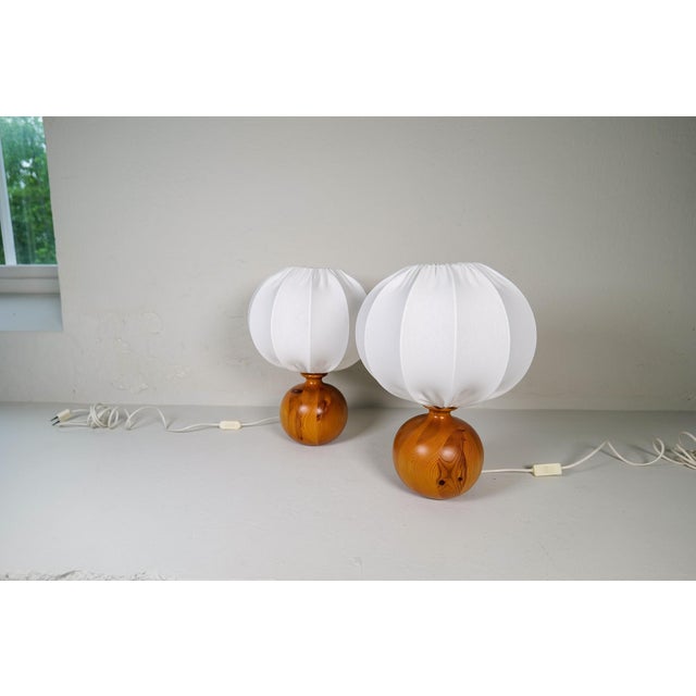 Mid-Century Modern Sculptural Table Lamps in Pine from Fagerhults, 1970, Set of 2 For Sale - Image 4 of 11